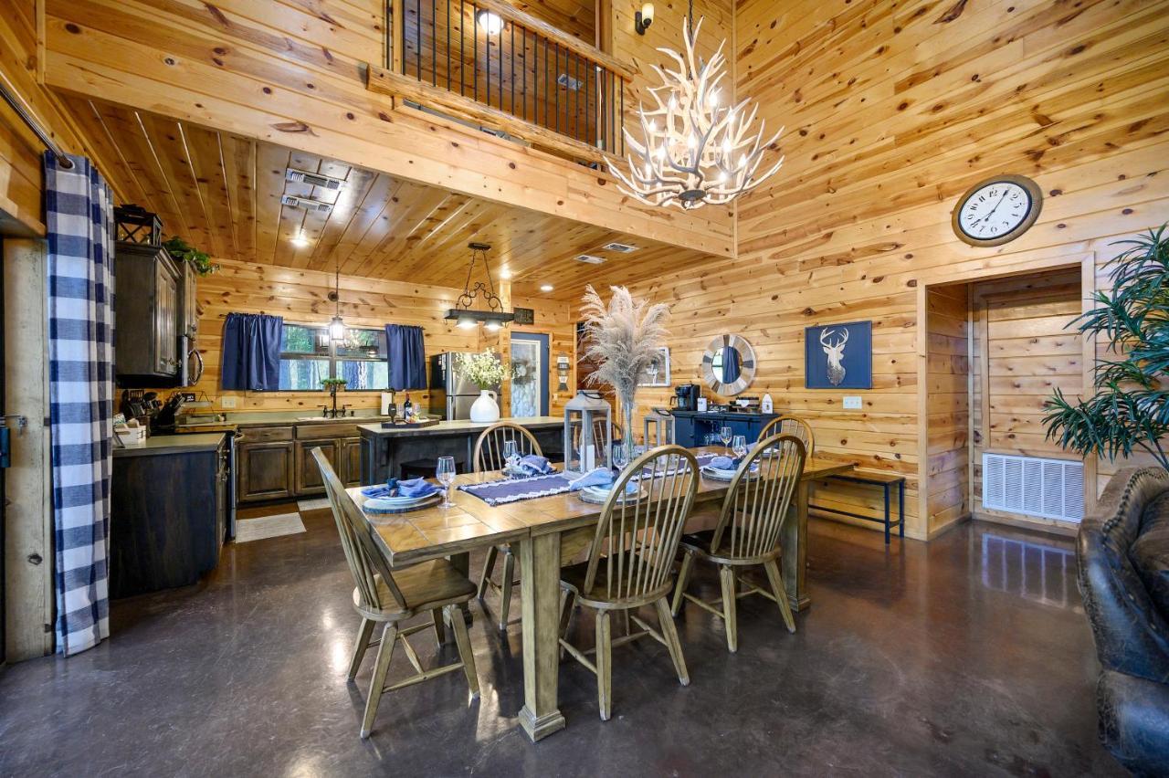 ברוקן בו Hickory Bear - Cabin Surrounded By Pines, Sleeps 10, Hot Tub, Fire Pit, Arcade, Foosball Table & Deck Slide מראה חיצוני תמונה