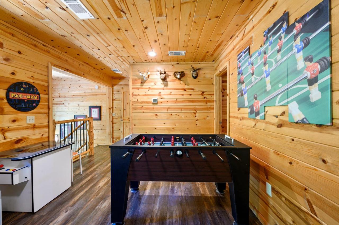 ברוקן בו Hickory Bear - Cabin Surrounded By Pines, Sleeps 10, Hot Tub, Fire Pit, Arcade, Foosball Table & Deck Slide מראה חיצוני תמונה