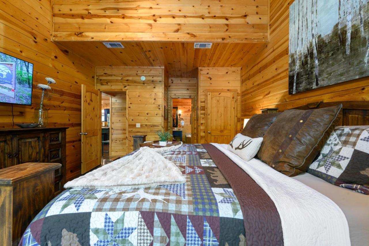 ברוקן בו Hickory Bear - Cabin Surrounded By Pines, Sleeps 10, Hot Tub, Fire Pit, Arcade, Foosball Table & Deck Slide מראה חיצוני תמונה