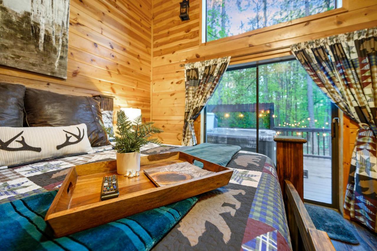ברוקן בו Hickory Bear - Cabin Surrounded By Pines, Sleeps 10, Hot Tub, Fire Pit, Arcade, Foosball Table & Deck Slide מראה חיצוני תמונה