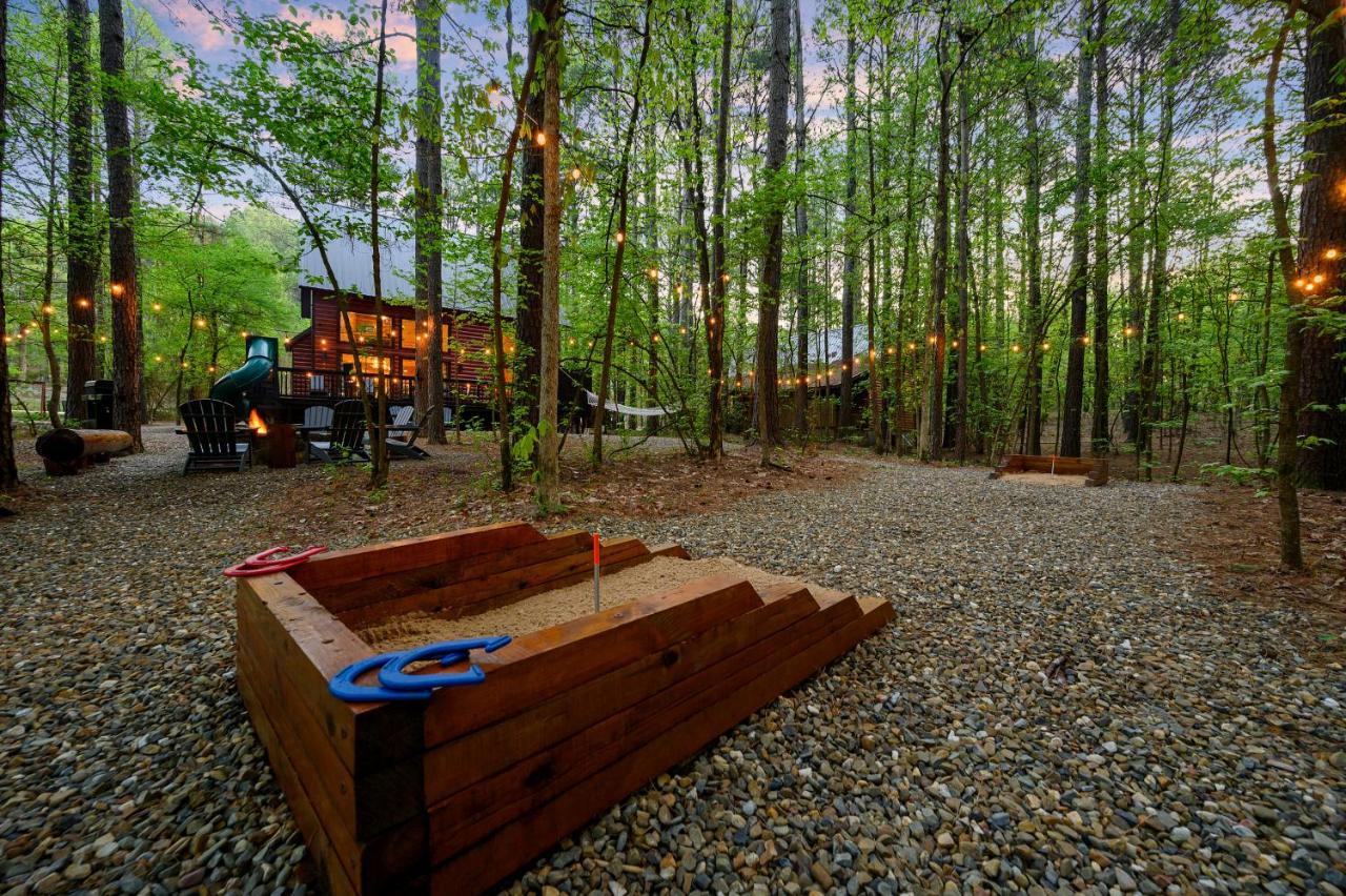ברוקן בו Hickory Bear - Cabin Surrounded By Pines, Sleeps 10, Hot Tub, Fire Pit, Arcade, Foosball Table & Deck Slide מראה חיצוני תמונה