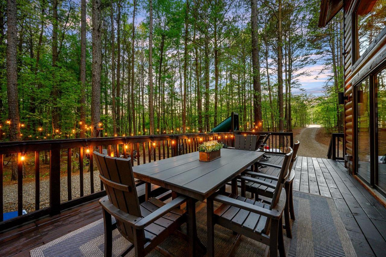 ברוקן בו Hickory Bear - Cabin Surrounded By Pines, Sleeps 10, Hot Tub, Fire Pit, Arcade, Foosball Table & Deck Slide מראה חיצוני תמונה