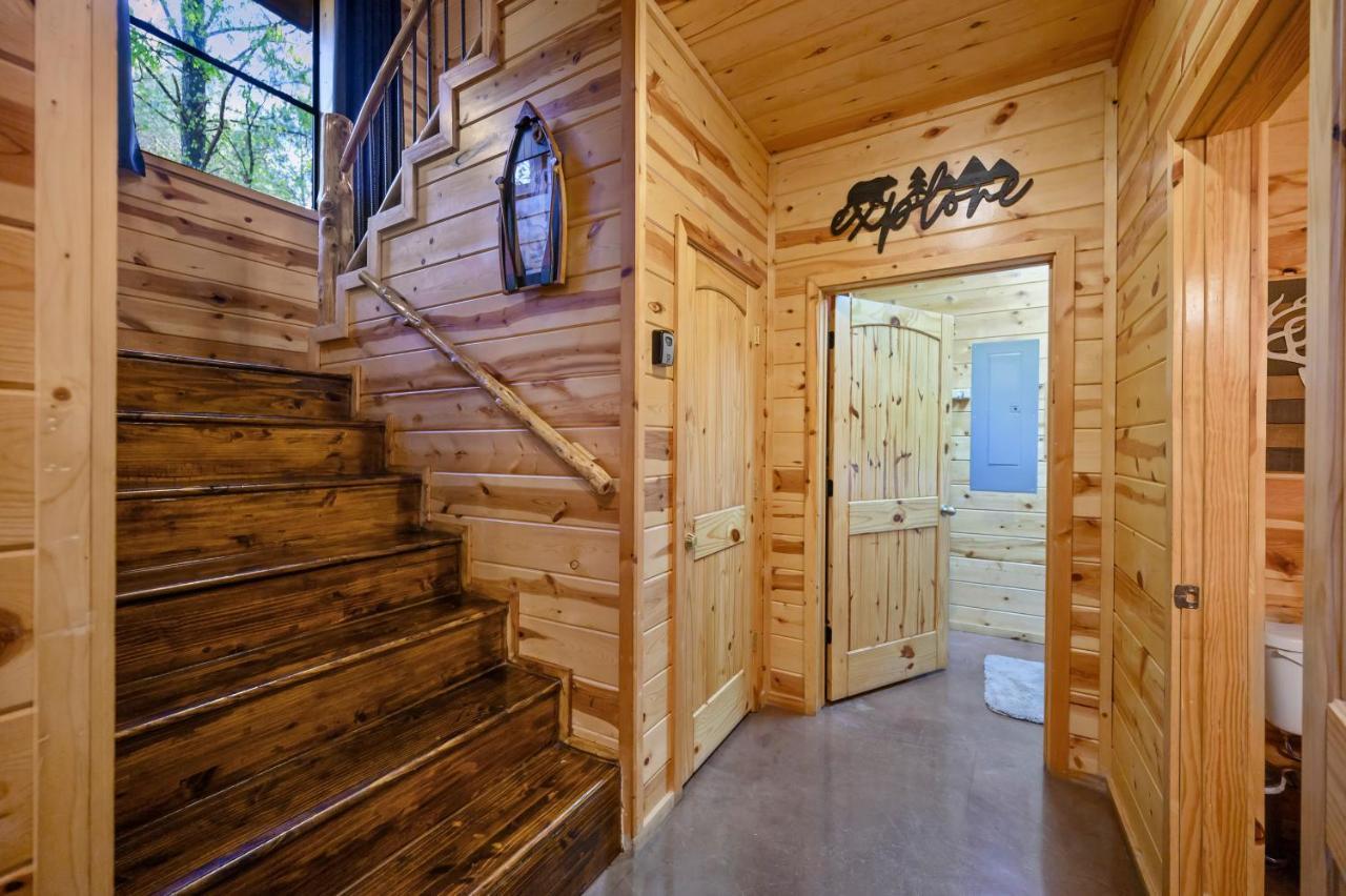 ברוקן בו Hickory Bear - Cabin Surrounded By Pines, Sleeps 10, Hot Tub, Fire Pit, Arcade, Foosball Table & Deck Slide מראה חיצוני תמונה