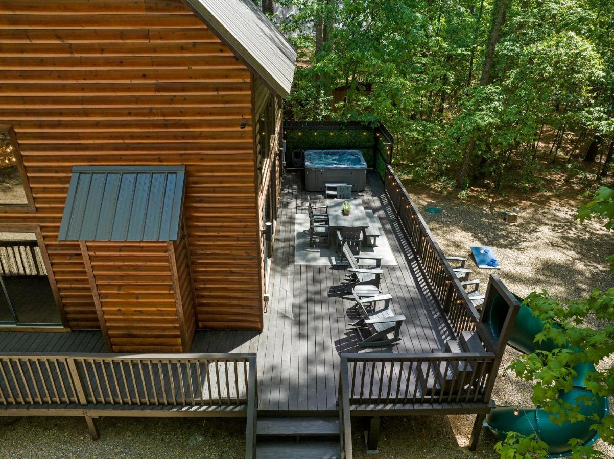 ברוקן בו Hickory Bear - Cabin Surrounded By Pines, Sleeps 10, Hot Tub, Fire Pit, Arcade, Foosball Table & Deck Slide מראה חיצוני תמונה