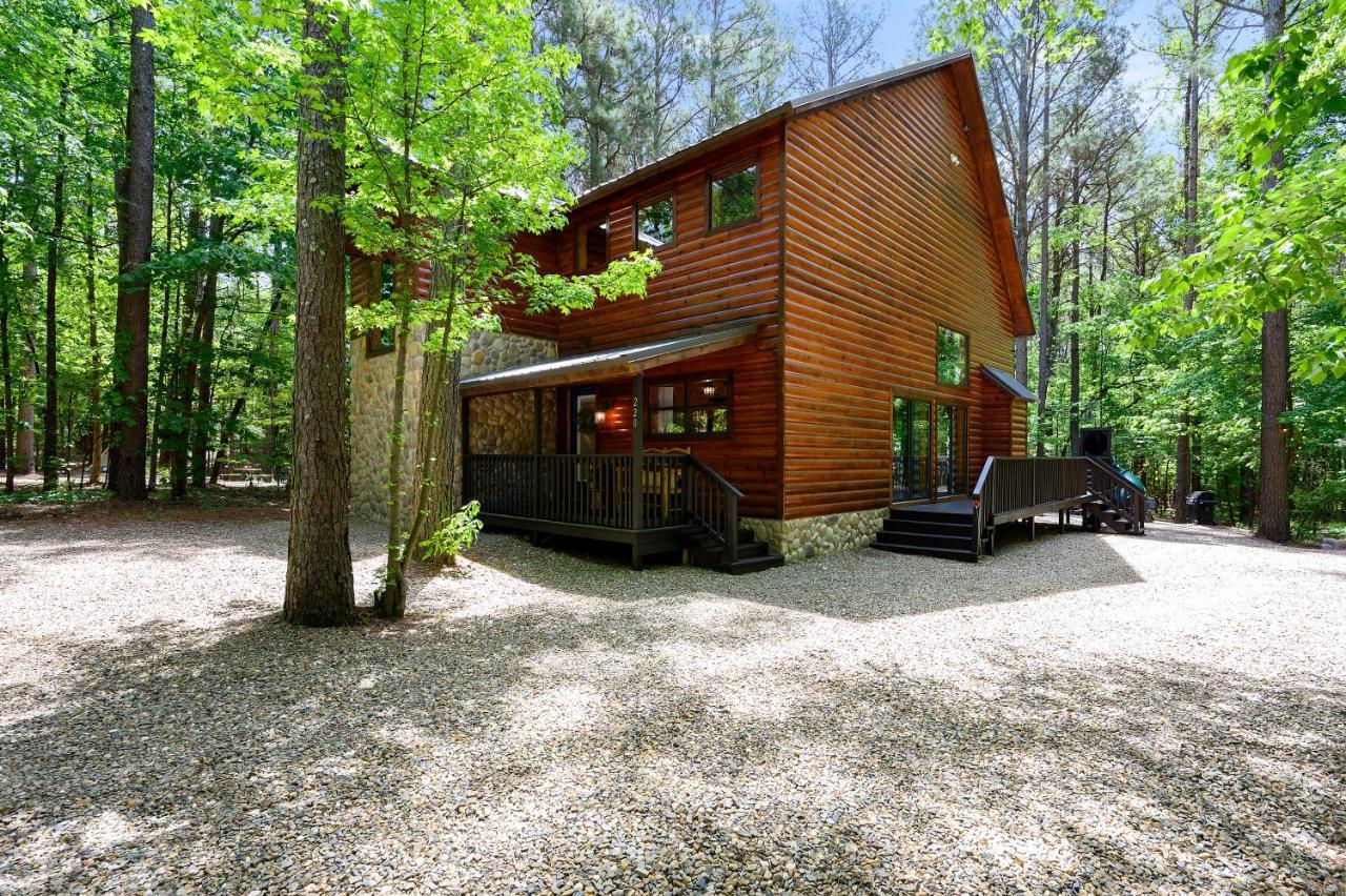 ברוקן בו Hickory Bear - Cabin Surrounded By Pines, Sleeps 10, Hot Tub, Fire Pit, Arcade, Foosball Table & Deck Slide מראה חיצוני תמונה