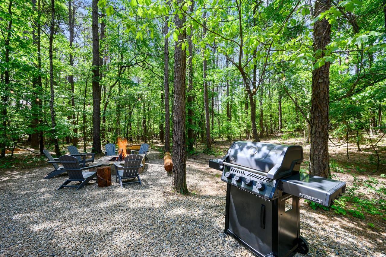 ברוקן בו Hickory Bear - Cabin Surrounded By Pines, Sleeps 10, Hot Tub, Fire Pit, Arcade, Foosball Table & Deck Slide מראה חיצוני תמונה