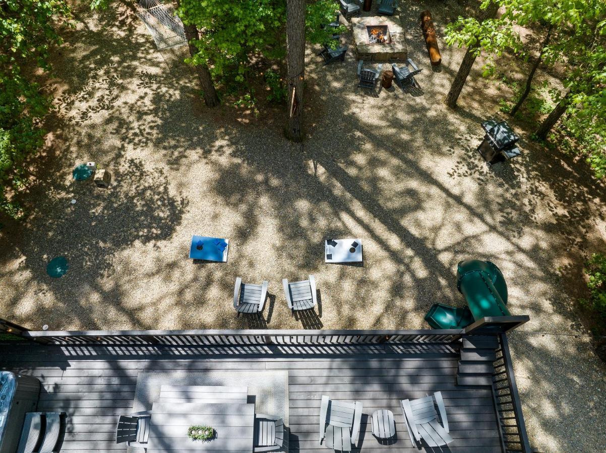 ברוקן בו Hickory Bear - Cabin Surrounded By Pines, Sleeps 10, Hot Tub, Fire Pit, Arcade, Foosball Table & Deck Slide מראה חיצוני תמונה