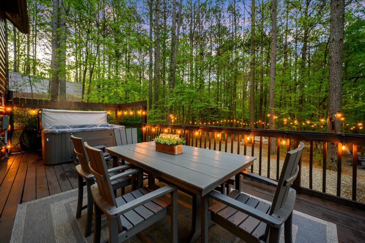 ברוקן בו Hickory Bear - Cabin Surrounded By Pines, Sleeps 10, Hot Tub, Fire Pit, Arcade, Foosball Table & Deck Slide מראה חיצוני תמונה